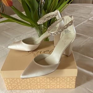 Womens Badgley Mischka wedding bridal  shoes 10